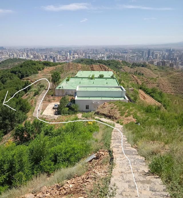 乌市雅山云满台详细路线，从西门进去，路况有柏油路石板路和土路