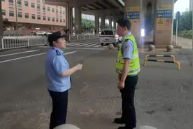想在小区门口的主干道上开掉头口，社区民警帮我们办成了！图片