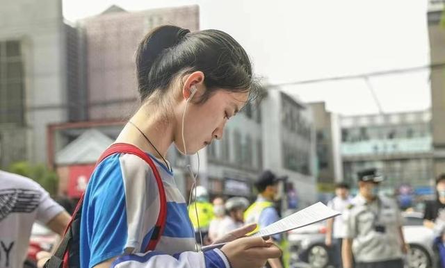 2025年唯一0投档的大学，降分都无人报考，家长被学费集体劝退