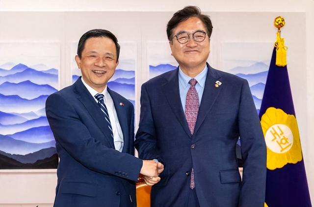 阅兵在即，中方派人祭奠韩国前总统，这封邀请函，也送了出去，李在明反应很强烈，韩国接或不接都已失算