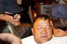 不能喝瘾还大！从那英到曾志伟，借着酒劲干疯事，一个比一个离谱图片