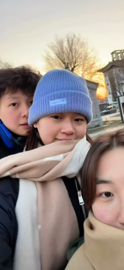 全红婵刚归队，爸爸立迈合冠军广场牌子欢迎您，被质疑蹭女儿流量