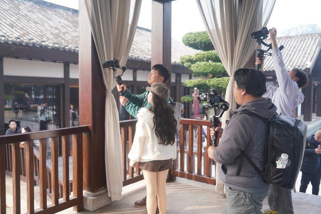 网络达人采风解锁温泉文旅新体验