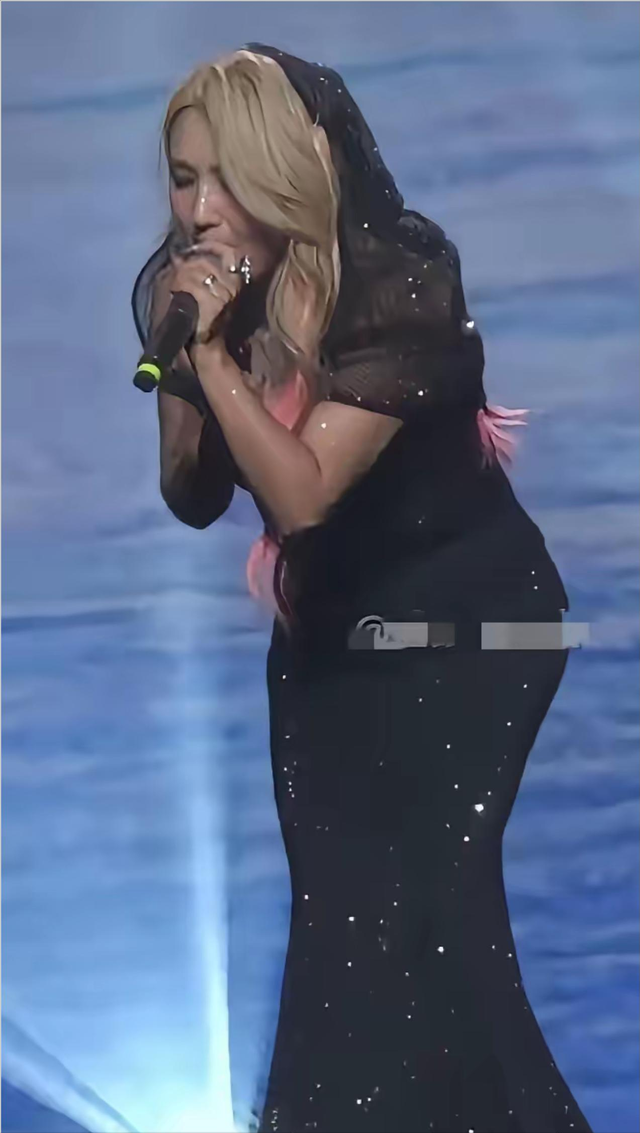 我记得她以前还挺瘦的	，不知道怎么变成这样了？