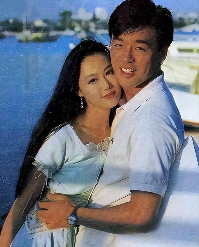 败光两任亿万家产，为还债拍三级片，如今62岁坦言后悔嫁给钟镇涛