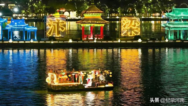这个夏天百年历史的开封火车站迎来了旅游客流的火爆高峰,