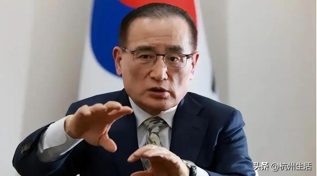 李在明落地北京	，没有先和中方官员会面，而是先去了一场座谈会