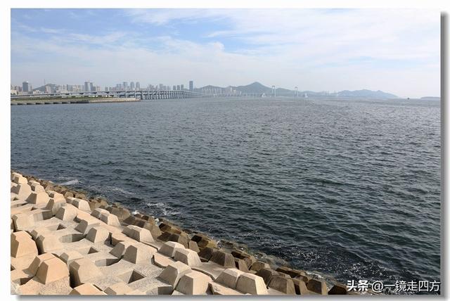 在大连陵水湾打造出的“海纳百川”国际雕塑景观带