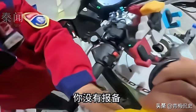 摩友将汽油喷地上后续：正脸曝光，发布者澄清惨遭打脸	，交警回应