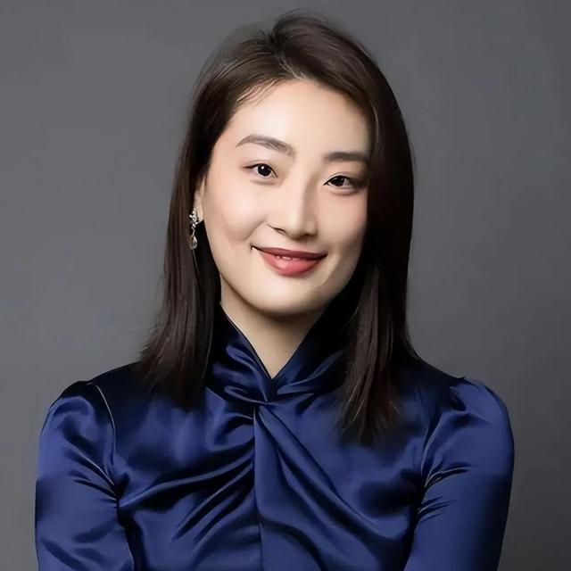 宣告卸任董事长仅半月，宗馥莉“新身份”曝光	，宗泽后高兴早了