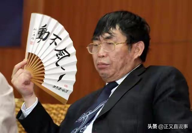 聂卫平葬礼，长子捧遗像，两前任妻子未现身，现任兰莉娅主持现场