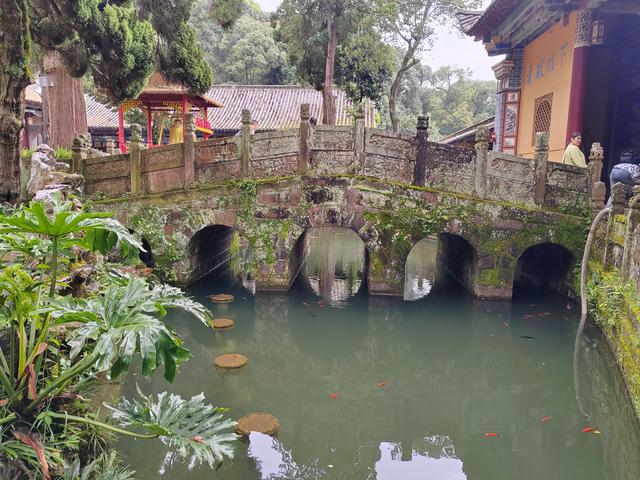 曲靖楚雄纪行之八：狮山古联，道尽帝王身世浮沉