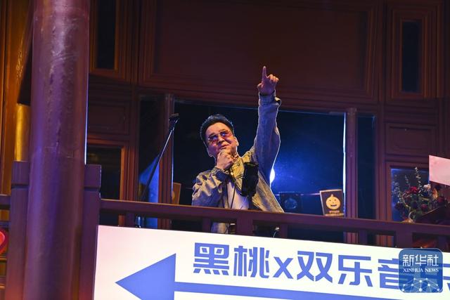 在太原钟楼街品味古今交融的烟火气