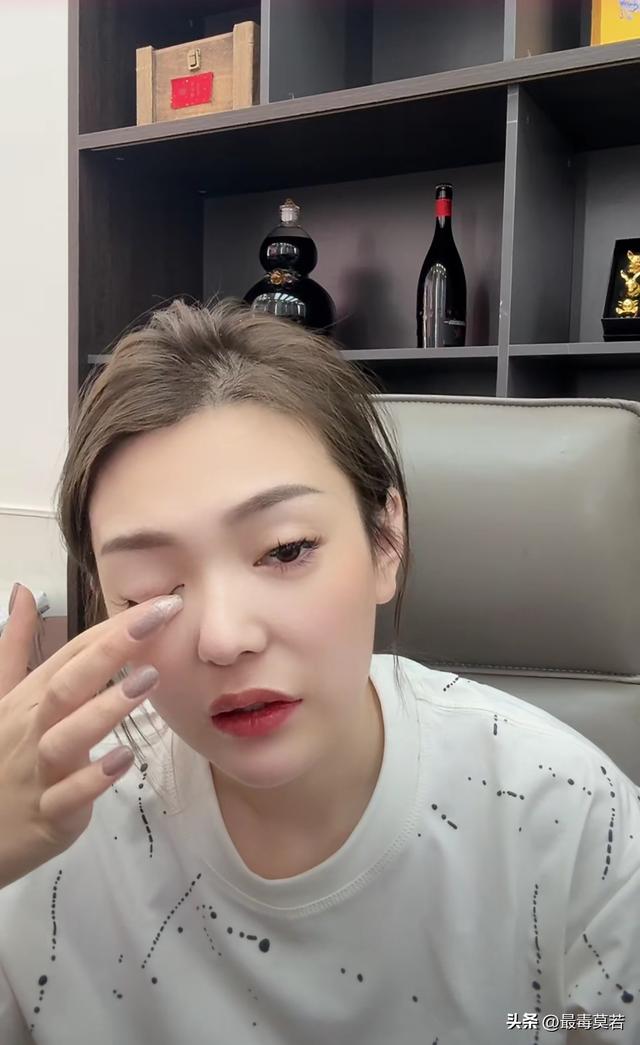 肠子都悔青了，“辛巴义子”老狗赔了夫人又折兵