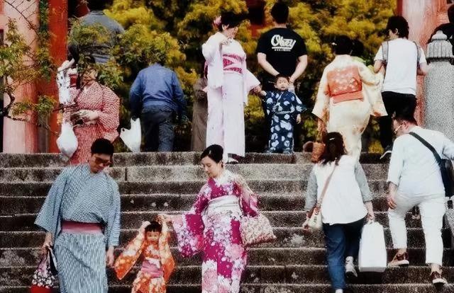 大量日本游客涌入北京，打着旅游幌子不去旅游不吃美食，来干嘛？