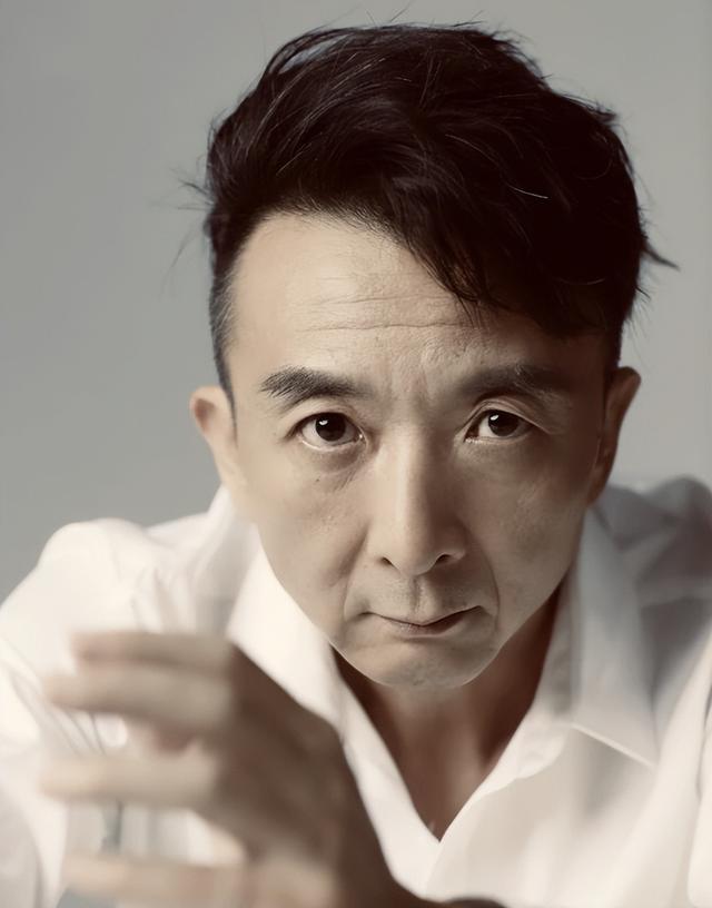 她一生 “风流成性、老少通吃”，撩汉无数，现如今56岁却依旧单身