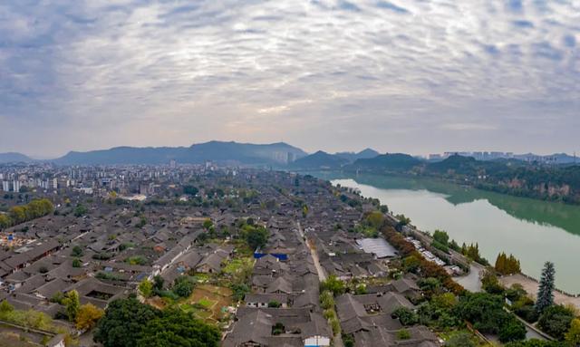 四川这座古城，有两千多年历史，是国内保存最完好的四大古城之一