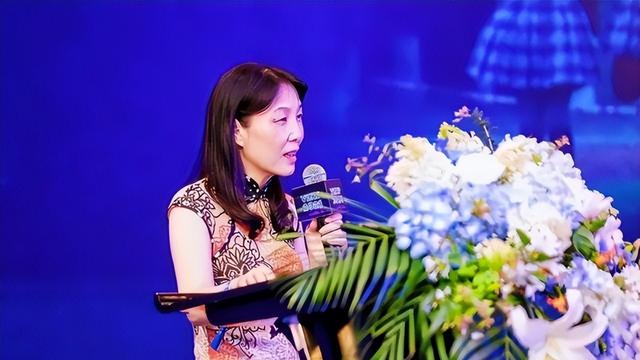 宗庆后27岁私生女正脸曝光，和杜建英共用一张脸，没有宗馥莉漂亮