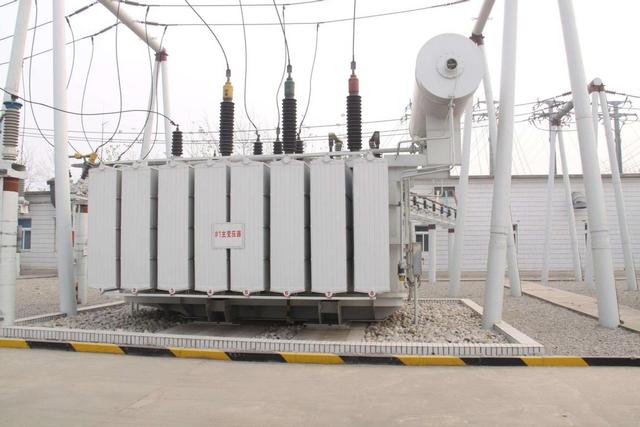 马斯克预言成真！中国变压器出口暴涨，欧美高价求购仍一货难求