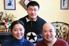 66岁倪萍过得很幸福，如今儿子是学霸，丈夫是好男人！图片