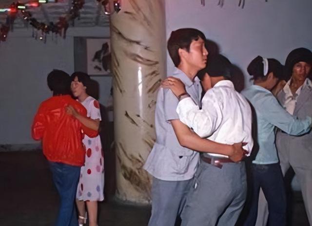 湖南一女子因长得太漂亮，55岁没上过一天班，颜值曝光后网友懵了