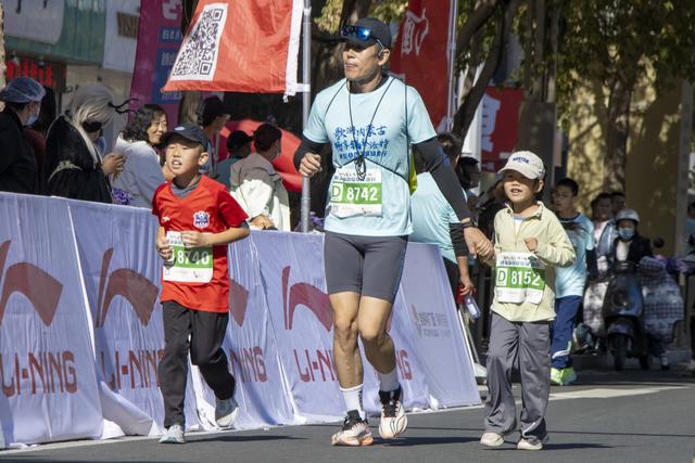 步履生花 城市漫游 这场徒步赛热烈精彩