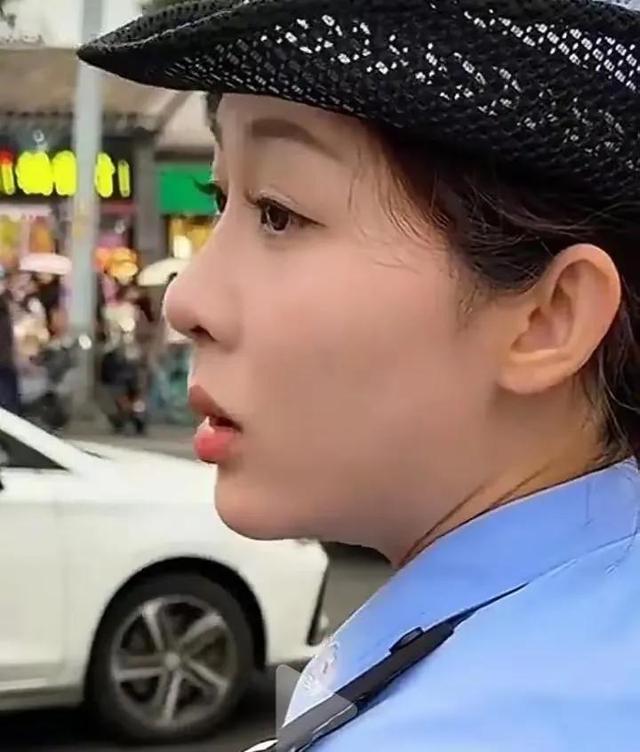 北京一女交警撞脸杨紫，相似度惊人，网友：这是北京分紫！