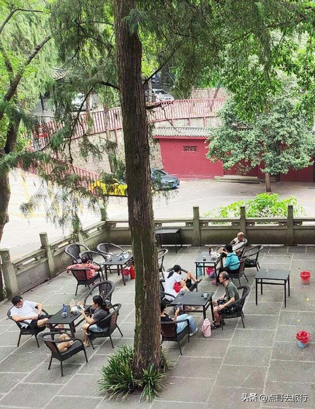 成都周边可乘凉的寺庙，占据绝对优势，25度左右的夏天，不要门票