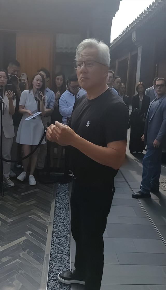英伟达创始人黄仁勋：我对中国机器人产业发展非常乐观！小米或比亚迪未来推出机器人产品，我也不会感到意外