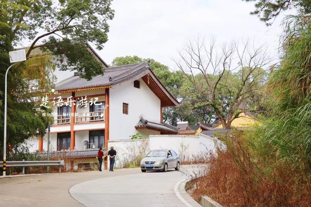 真的好美！宁波宁海这个山村被群山环绕，禅寺竟成露营及休闲胜地
