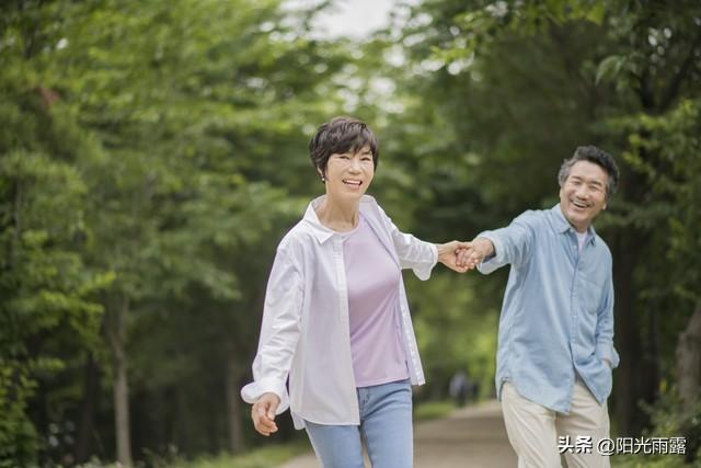 男人爱不爱自己老婆，一看便知！爱老婆的男人往往会有这些表现
