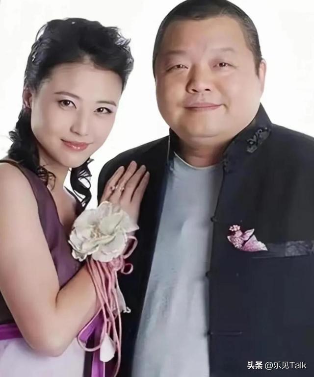 连上5次央视春晚，私下和恩师同居，却被骗流产，如今57岁仍单身