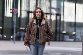 上班比丑穿搭火了，原因很扎心图片