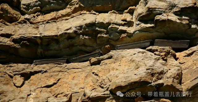 重庆最偏远区县，惨遭两条高铁绕道而过，神秘文化暗藏世界级秘境