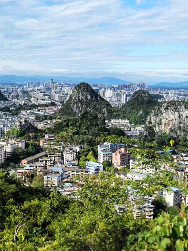 桂林：登峰尽赏满城秋！
