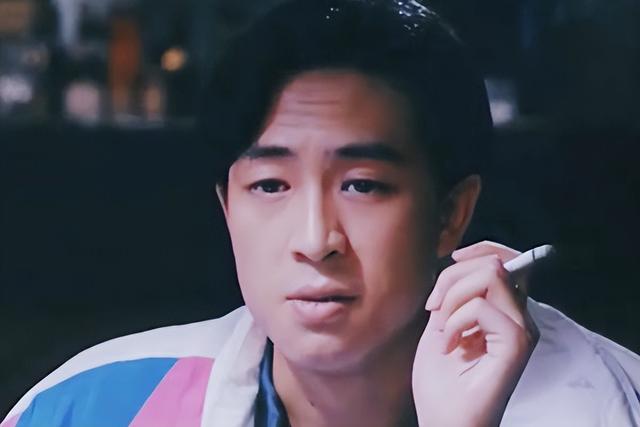 钱再多有什么用！55岁张嘉译现状曝光！病情严重到连走路都站不直