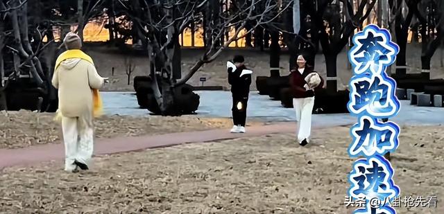 张兰不听劝，又晒孙子孙女	，小玥儿太像大S，外套7000元 个子很高