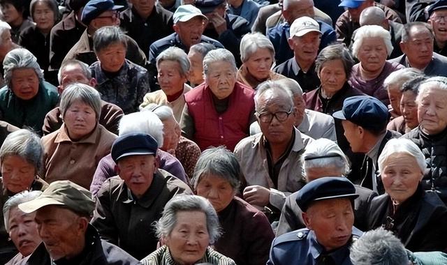 中国将迎来前所未有的死亡高峰，专家得出答案：主要3个因素导致