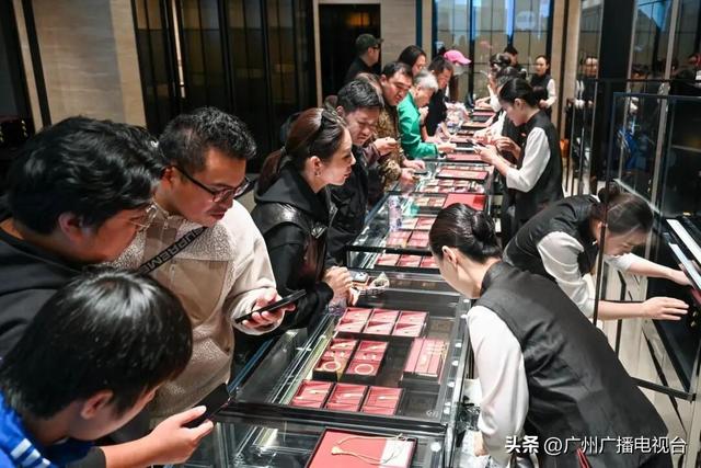 一觉醒来又暴涨，“昨天14万，今天近19万了……”网友：通宵排一晚，值得！