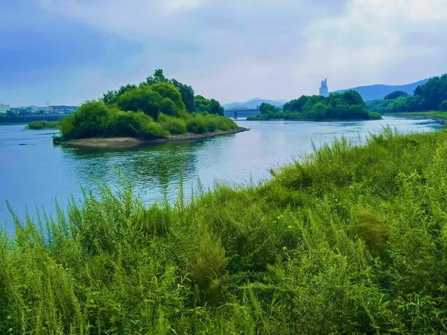 流经吉林市区的松花江