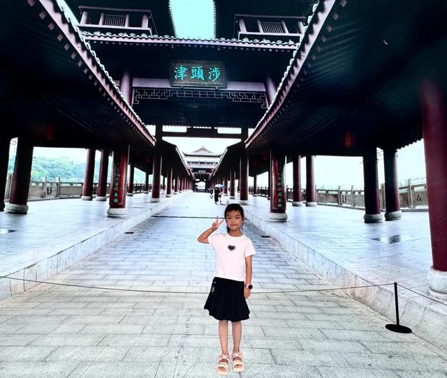 好洋盘！裸眼3D新津美景亮相东郊记忆→