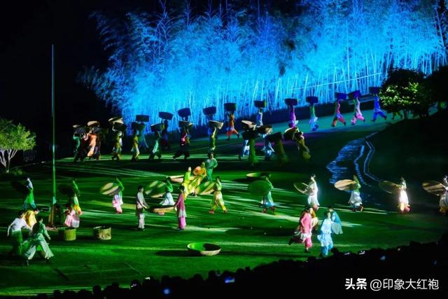 火力全开！印象大红袍上演一夜四场，雨打不散的热爱！