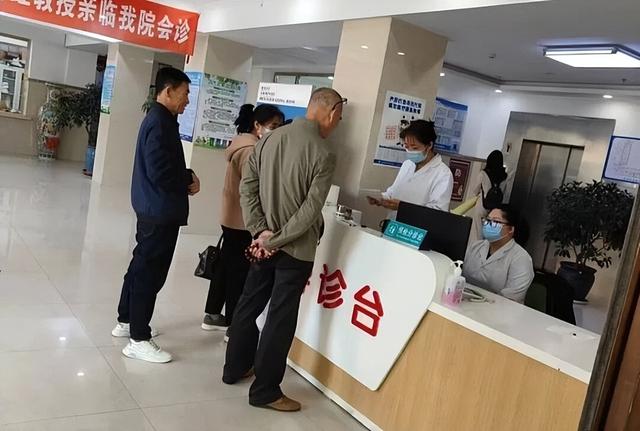 胃胀肚子胀、有大便没便意、常便秘，医生提醒：日常要注意这些