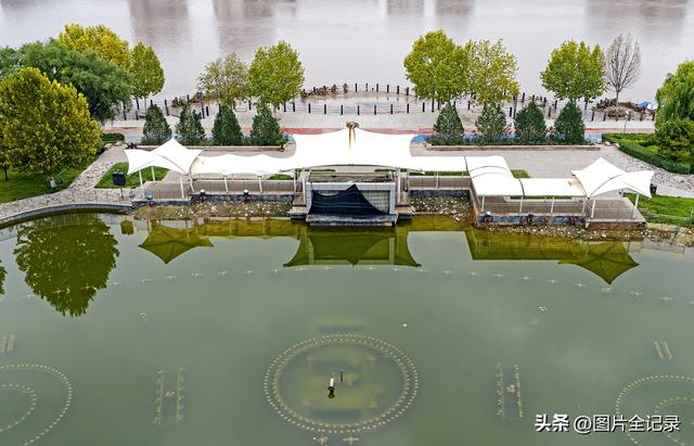 山西襄汾：城市公园秋色美