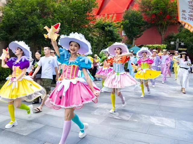 暑期文旅“冰火两重天”，明月山凭啥逆势爆火？