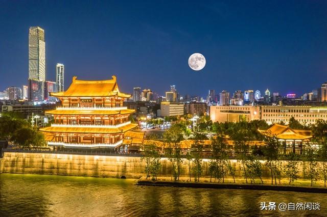 大学生穷游遭网约车司机阴阳，没钱就不要出来玩，穷游出来要饭吗