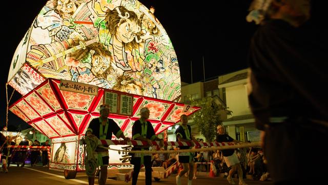 搭上梦幻「睡魔金鱼列车」，到青森参加夏日祭典