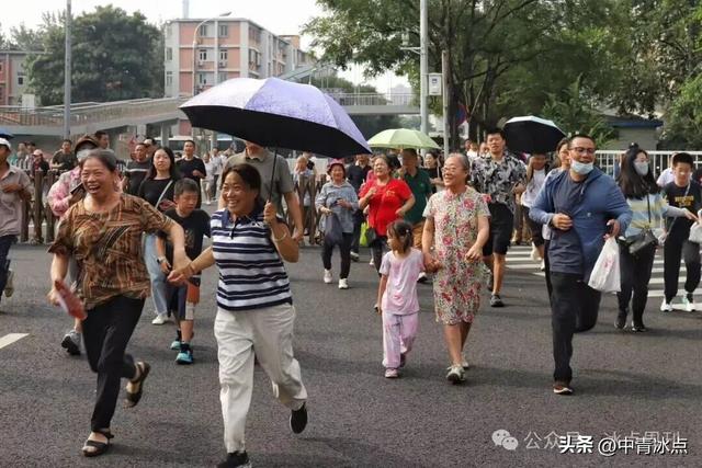 中青报直击九三阅兵：42张摄影作品，见证场内场外