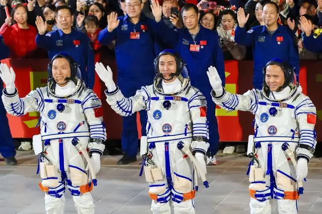 太燃！神舟二十一3.5小时极速对接天宫，中国太空通勤卷上新高度