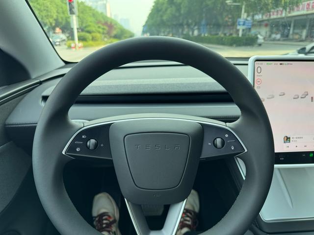 为啥我们电车满街窜，国外却死抱着油车？3个大实话给你整明白！